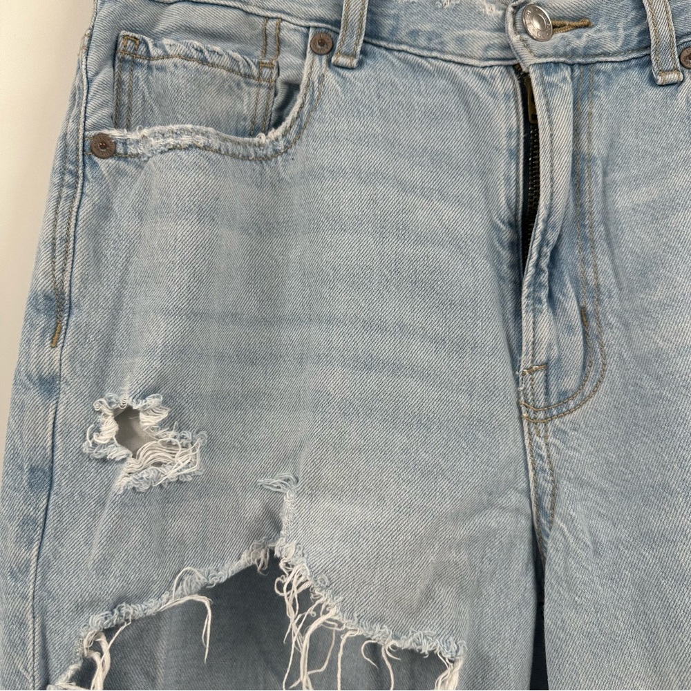 American Eagle Jeans Light Blue Wash Destroyed Distressed 95% Cotton Women's Sz6 - Picture 3 of 11
